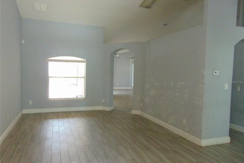 House in Clermont, Florida 6 bedrooms, 216.56 sq.m. № 2227722 - photo 4