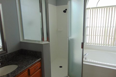 House in Clermont, Florida 6 bedrooms, 216.56 sq.m. № 2227722 - photo 13