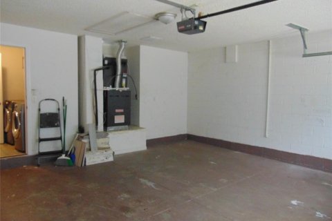 House in Clermont, Florida 6 bedrooms, 216.56 sq.m. № 2227722 - photo 26