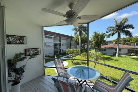 Condominio en venta en Deerfield Beach, Florida, 2 dormitorios, 90.12 m2 № 1862120 - foto 2