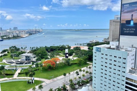 Кондоминиум с 2 спальнями в Майами, Флорида № 2019642