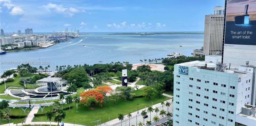 Кондоминиум с 2 спальнями в Майами, Флорида № 2019642