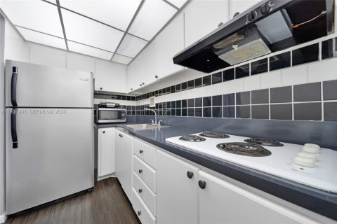 Copropriété à louer à Miami Beach, Floride: 51.28 m2 № 1996570 - photo 14