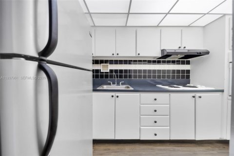 Copropriété à louer à Miami Beach, Floride: 51.28 m2 № 1996570 - photo 17