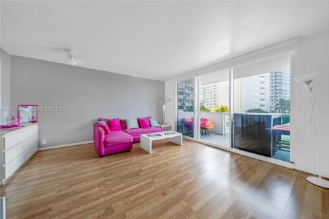 Copropriété à louer à Miami Beach, Floride: 51.28 m2 № 1996570 - photo 5