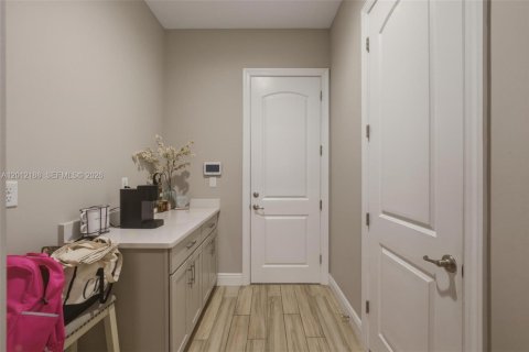 Casa en alquiler en Coral Springs, Florida, 4 dormitorios, 286.79 m2 № 2171129 - foto 9