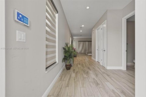 Casa en alquiler en Coral Springs, Florida, 4 dormitorios, 286.79 m2 № 2171129 - foto 2
