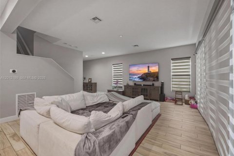 Casa en alquiler en Coral Springs, Florida, 4 dormitorios, 286.79 m2 № 2171129 - foto 4