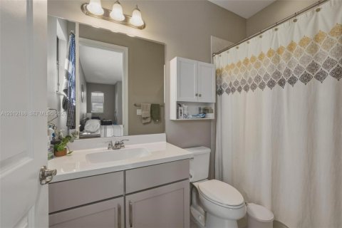 Casa en alquiler en Coral Springs, Florida, 4 dormitorios, 286.79 m2 № 2171129 - foto 25