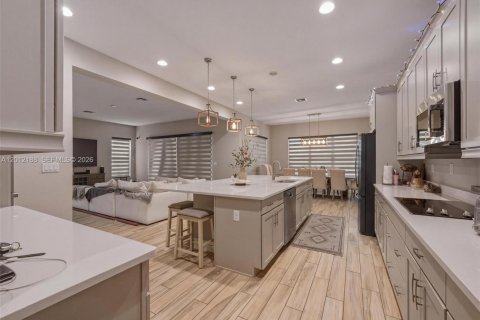 Casa en alquiler en Coral Springs, Florida, 4 dormitorios, 286.79 m2 № 2171129 - foto 7