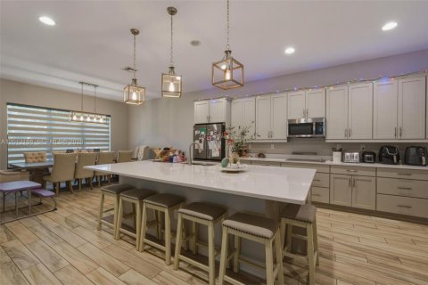 Casa en alquiler en Coral Springs, Florida, 4 dormitorios, 286.79 m2 № 2171129 - foto 5