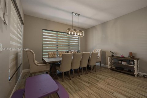 Casa en alquiler en Coral Springs, Florida, 4 dormitorios, 286.79 m2 № 2171129 - foto 8