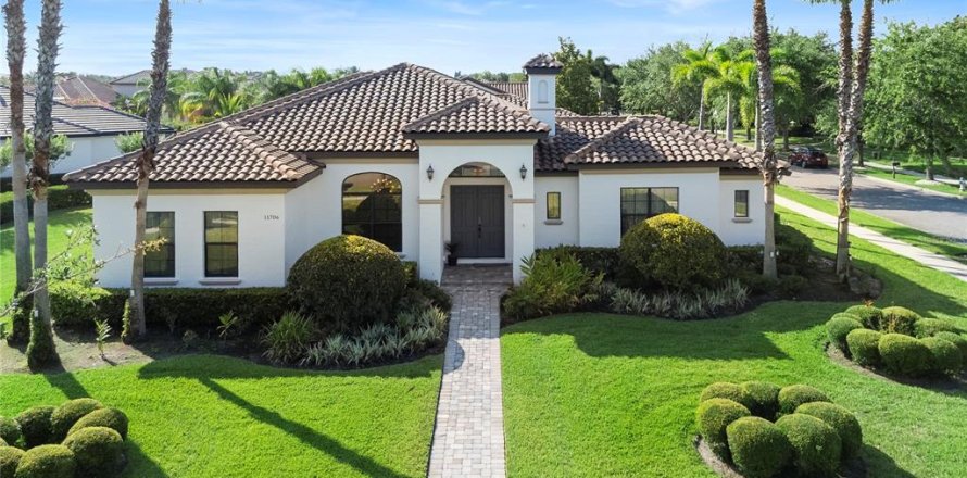 House in Windermere, Florida 4 bedrooms, 333.15 sq.m. № 1685343