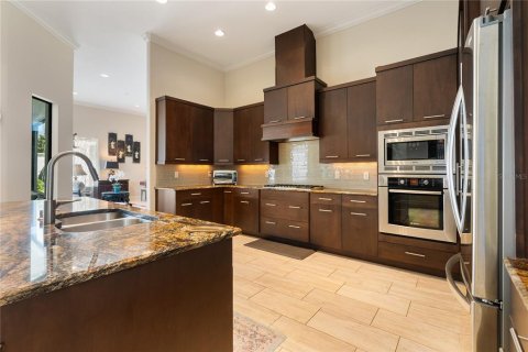 House in Windermere, Florida 4 bedrooms, 333.15 sq.m. № 1685343 - photo 13