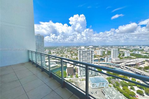 Copropriété à louer à Miami, Floride: 2 chambres, 101.45 m2 № 2384982 - photo 2