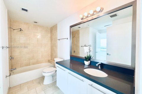Copropriété à louer à Miami, Floride: 2 chambres, 101.45 m2 № 2384982 - photo 9