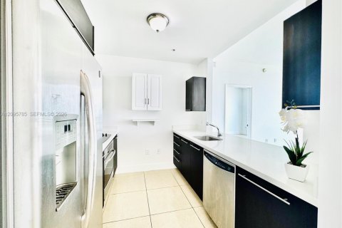 Copropriété à louer à Miami, Floride: 2 chambres, 101.45 m2 № 2384982 - photo 5
