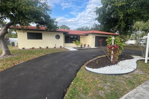 House in Deerfield Beach, Florida 2 bedrooms, 164.72 sq.m. № 2009339 - photo 2