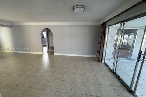 House in Deerfield Beach, Florida 2 bedrooms, 164.72 sq.m. № 2009339 - photo 10