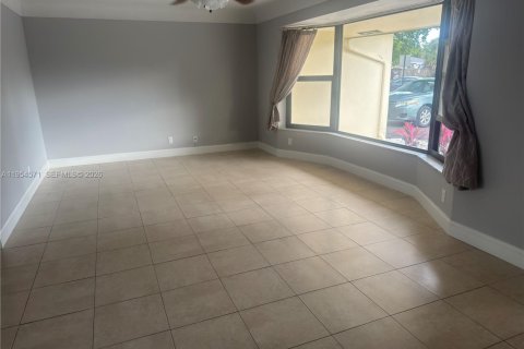 House in Deerfield Beach, Florida 2 bedrooms, 164.72 sq.m. № 2009339 - photo 6