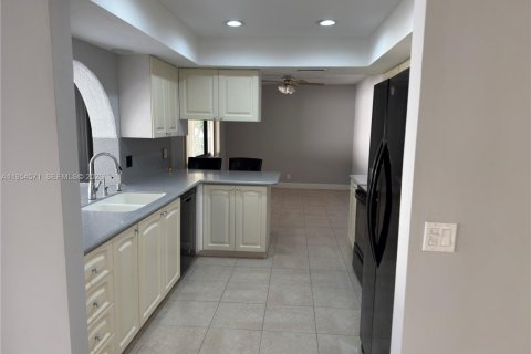 House in Deerfield Beach, Florida 2 bedrooms, 164.72 sq.m. № 2009339 - photo 14