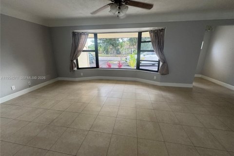 House in Deerfield Beach, Florida 2 bedrooms, 164.72 sq.m. № 2009339 - photo 5