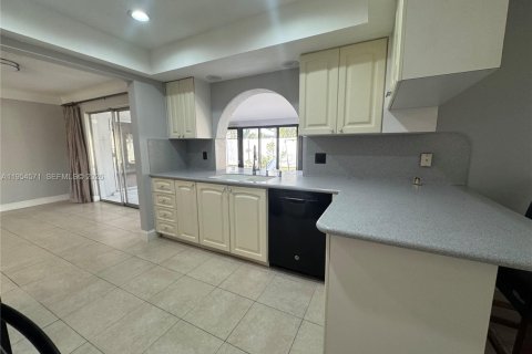 House in Deerfield Beach, Florida 2 bedrooms, 164.72 sq.m. № 2009339 - photo 12