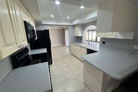 House in Deerfield Beach, Florida 2 bedrooms, 164.72 sq.m. № 2009339 - photo 15