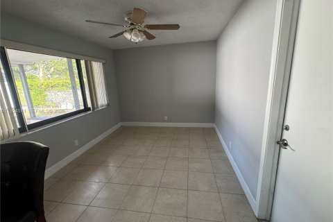 House in Deerfield Beach, Florida 2 bedrooms, 164.72 sq.m. № 2009339 - photo 17