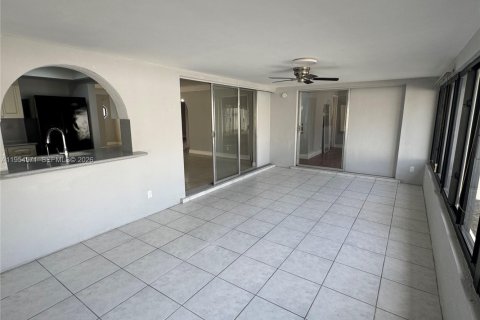 House in Deerfield Beach, Florida 2 bedrooms, 164.72 sq.m. № 2009339 - photo 18