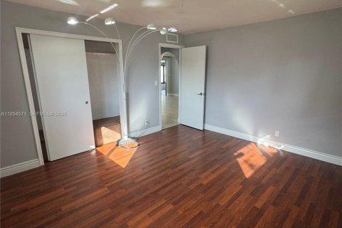 House in Deerfield Beach, Florida 2 bedrooms, 164.72 sq.m. № 2009339 - photo 30