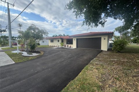 House in Deerfield Beach, Florida 2 bedrooms, 164.72 sq.m. № 2009339 - photo 3