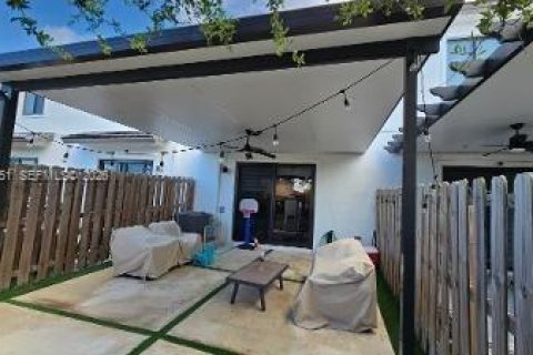 Touwnhouse à vendre à Homestead, Floride: 3 chambres, 142.14 m2 № 2084451 - photo 5