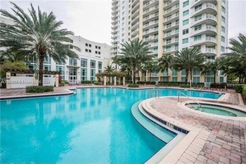 Condominio en venta en Hallandale Beach, Florida, 2 dormitorios, 100.43 m2 № 1897330 - foto 2