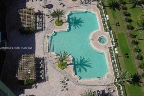 Condominio en venta en Hallandale Beach, Florida, 2 dormitorios, 100.43 m2 № 1897330 - foto 4