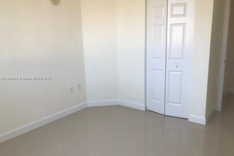 Condominio en venta en Hallandale Beach, Florida, 2 dormitorios, 100.43 m2 № 1897330 - foto 15