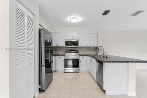 Adosado en venta en Davie, Florida, 4 dormitorios, 175.21 m2 № 2005258 - foto 13