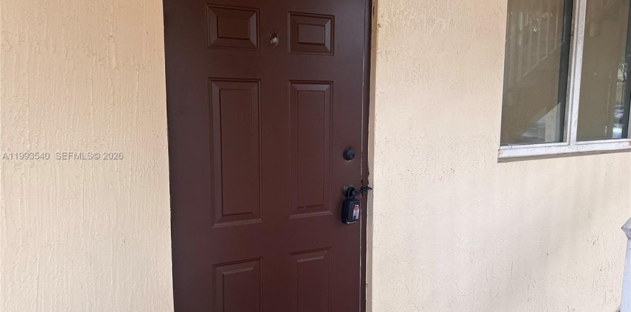 Condo in Homestead, Florida, 2 bedrooms  № 2063051