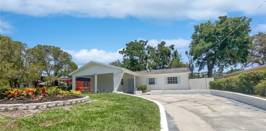 House in Tampa, Florida 3 bedrooms, 131.64 sq.m. № 1719298