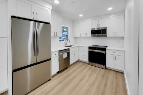 House in Tampa, Florida 3 bedrooms, 131.64 sq.m. № 1719298 - photo 6