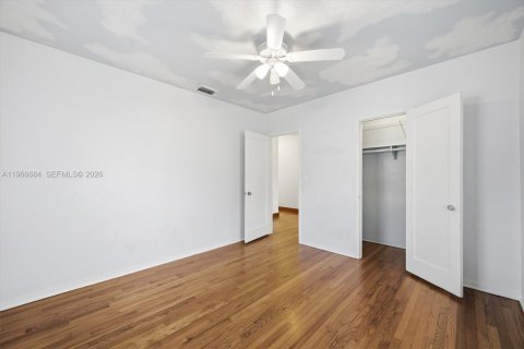 House in Miami Shores, Florida 3 bedrooms, 177.35 sq.m. № 2030514 - photo 2