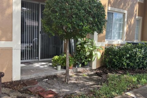 Copropriété à louer à Tamarac, Floride: 2 chambres, 91.14 m2 № 1942641 - photo 4