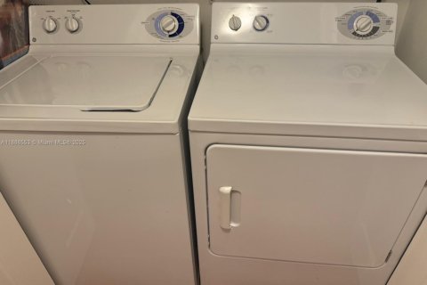 Copropriété à louer à Tamarac, Floride: 2 chambres, 91.14 m2 № 1942641 - photo 10