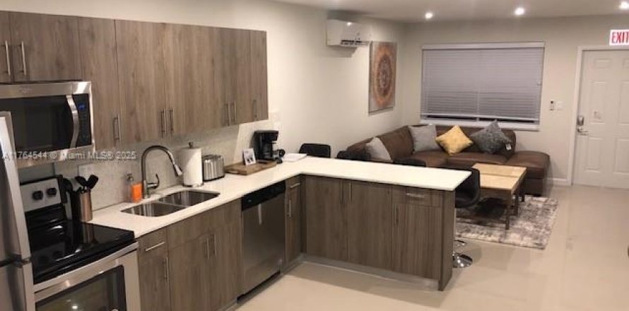 House in Hollywood, Florida 2 bedrooms, 365.94 sq.m. № 1860711