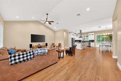 Villa ou maison à louer à Ocala, Floride: 4 chambres, 211.82 m2 № 2213589 - photo 8