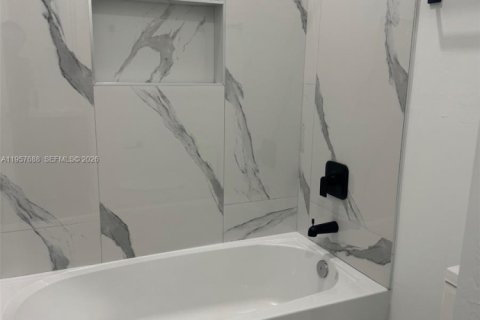 Casa en venta en Lehigh Acres, Florida, 3 dormitorios № 2011361 - foto 6