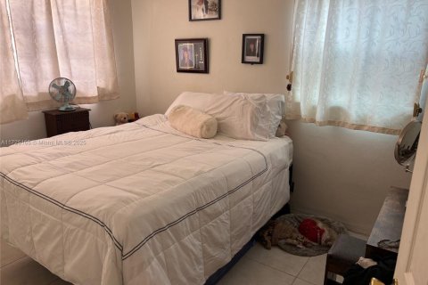House in Pembroke Pines, Florida 2 bedrooms, 132.39 sq.m. № 1875295 - photo 9