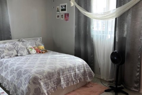 House in Pembroke Pines, Florida 2 bedrooms, 132.39 sq.m. № 1875295 - photo 10