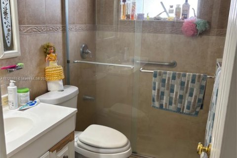 House in Pembroke Pines, Florida 2 bedrooms, 132.39 sq.m. № 1875295 - photo 11