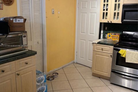 House in Pembroke Pines, Florida 2 bedrooms, 132.39 sq.m. № 1875295 - photo 7